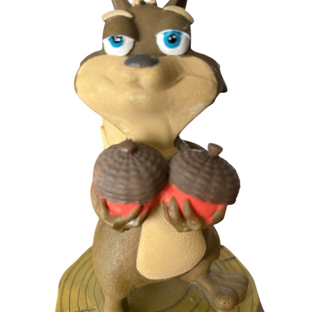Vintage Kitschy Squirrel figurine, handpainted, 70s Cute Decor - Picture 6 of 8